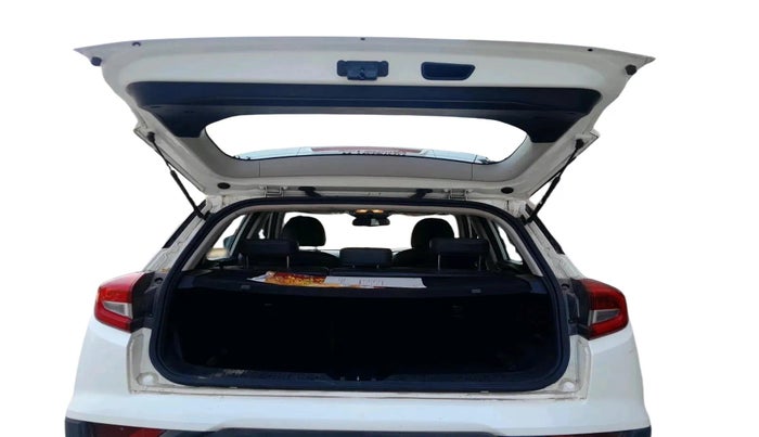 2022 Mahindra XUV300 W8 (O) 1.2 PETROL, Petrol, Manual, 29,560 km, exterior