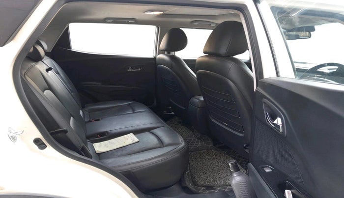 2022 Mahindra XUV300 W8 (O) 1.2 PETROL, Petrol, Manual, 29,560 km, interior