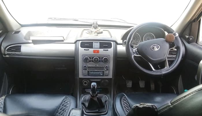 2017 Tata Safari Storme 2.2 EX 4X2, Diesel, Manual, 1,00,387 km, interior