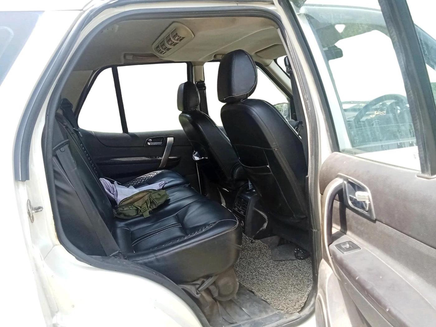 2017 Tata Safari Storme 2.2 EX 4X2, Diesel, Manual, 1,00,387 km, interior