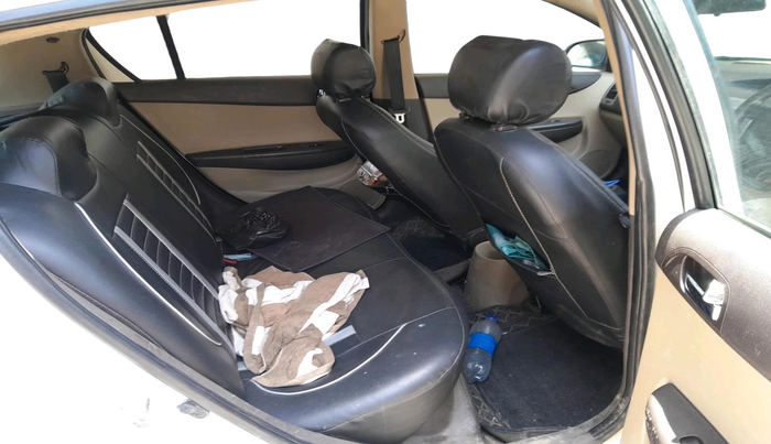 2011 Hyundai i20 MAGNA 1.2, Petrol, Manual, 1,22,390 km, interior