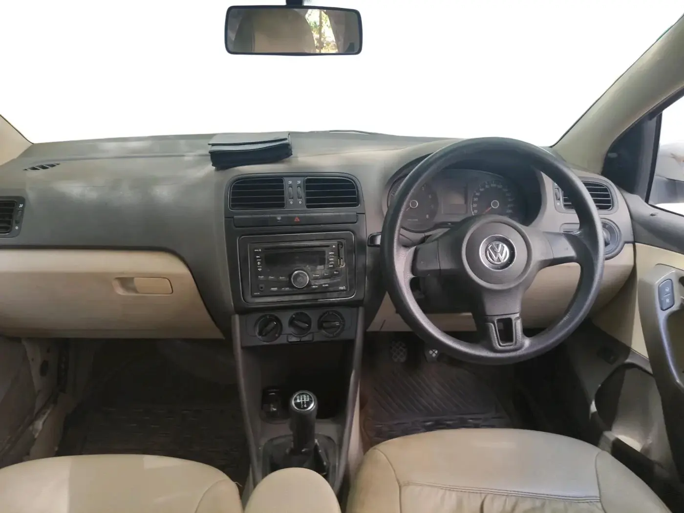 2011 Volkswagen Vento HIGHLINE 1.6 MPI, Petrol, Manual, 50,060 km, interior
