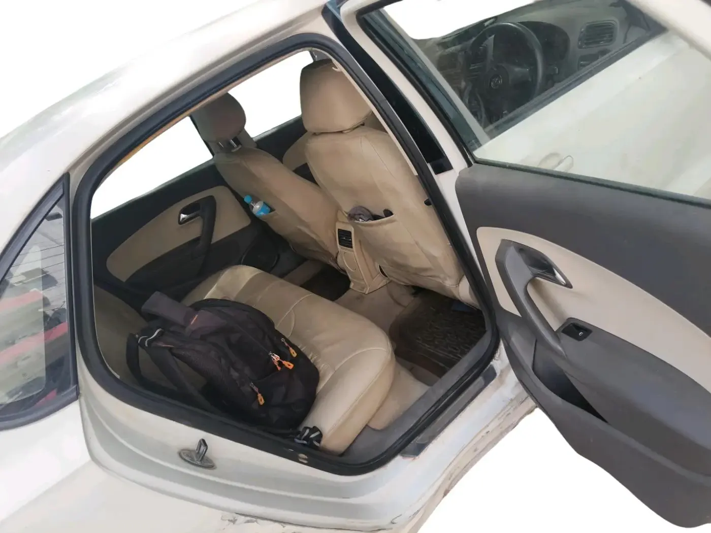 2011 Volkswagen Vento HIGHLINE 1.6 MPI, Petrol, Manual, 50,060 km, interior