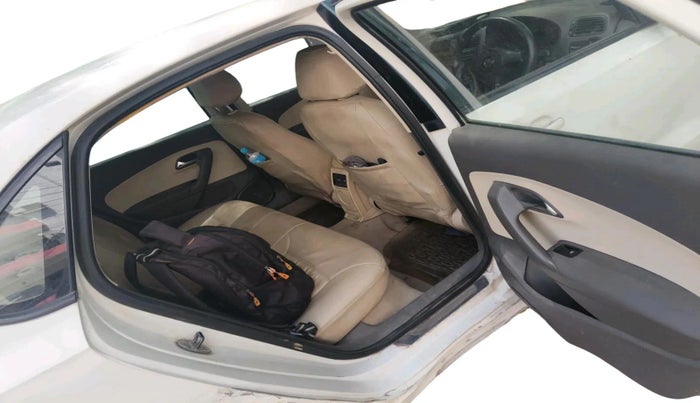 2011 Volkswagen Vento HIGHLINE 1.6 MPI, Petrol, Manual, 50,060 km, interior