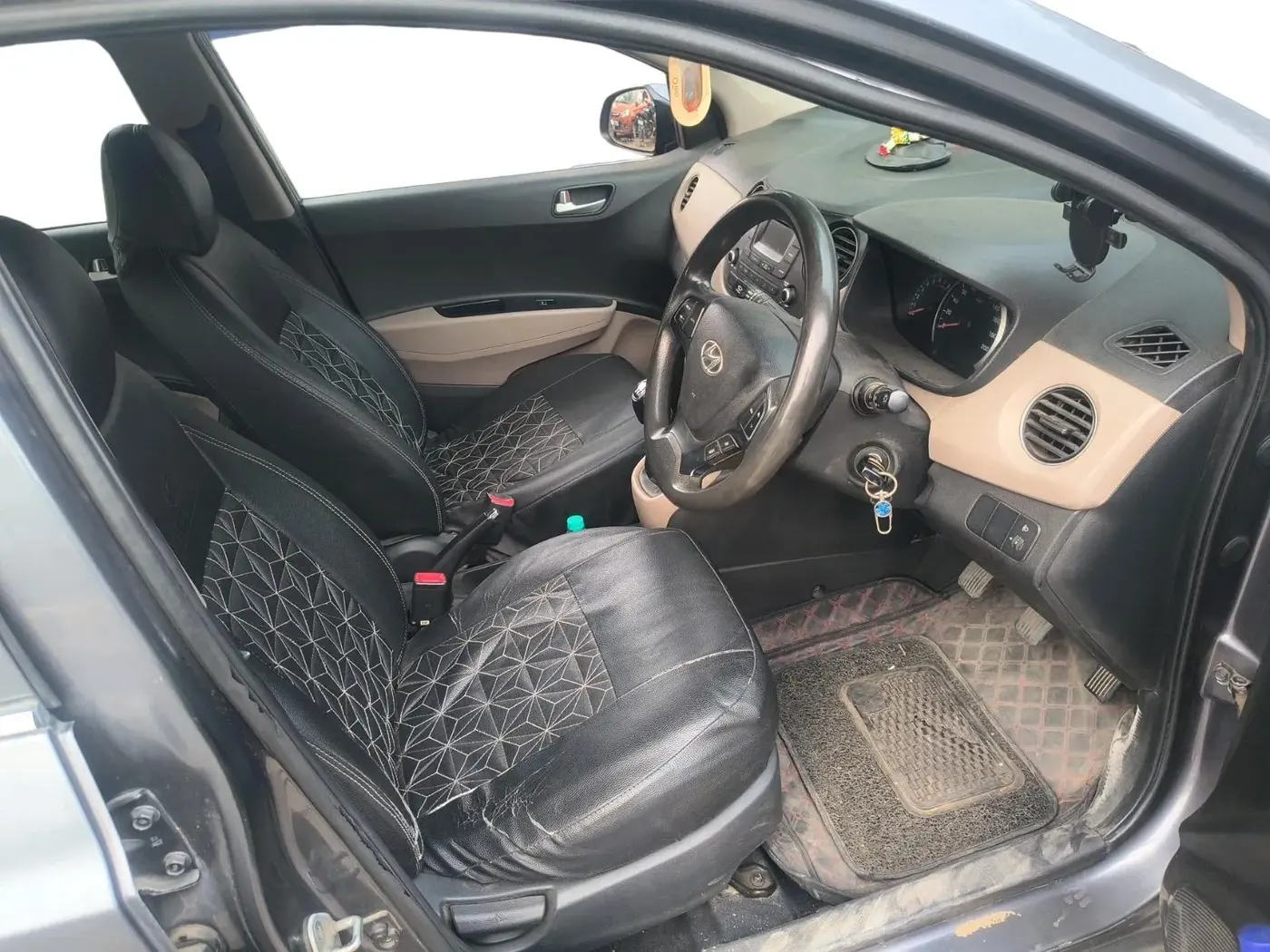 2015 Hyundai Grand i10 SPORTZ 1.2 KAPPA VTVT, Petrol, Manual, 1,06,191 km, interior