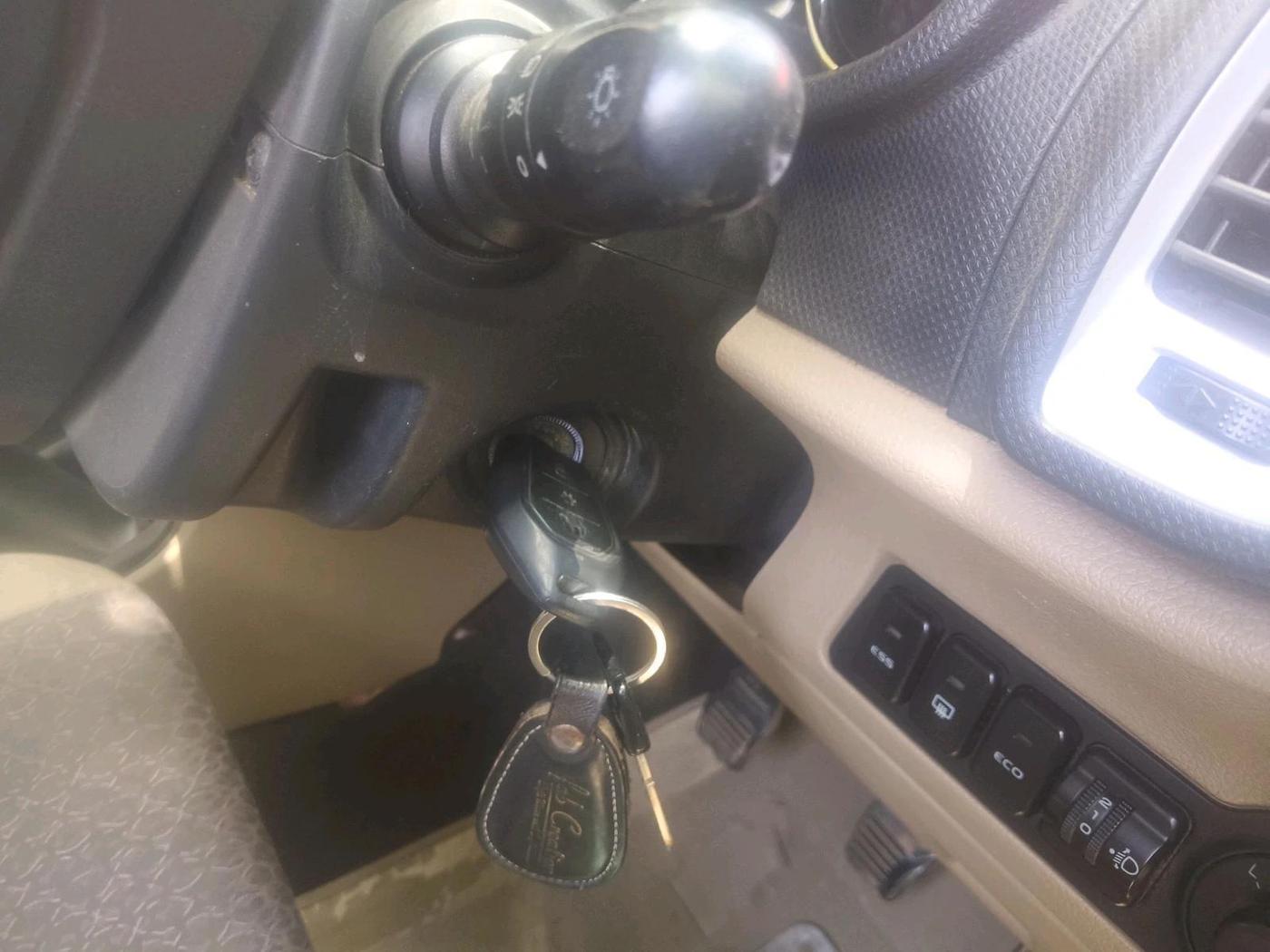 2016 Mahindra TUV300 T8, Diesel, Manual, 69,062 km, interior
