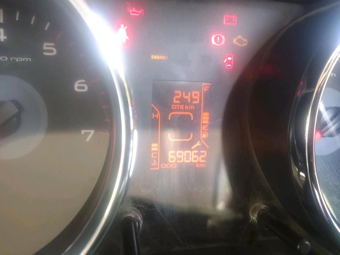2016 Mahindra TUV300 T8, Diesel, Manual, 69,062 km, interior