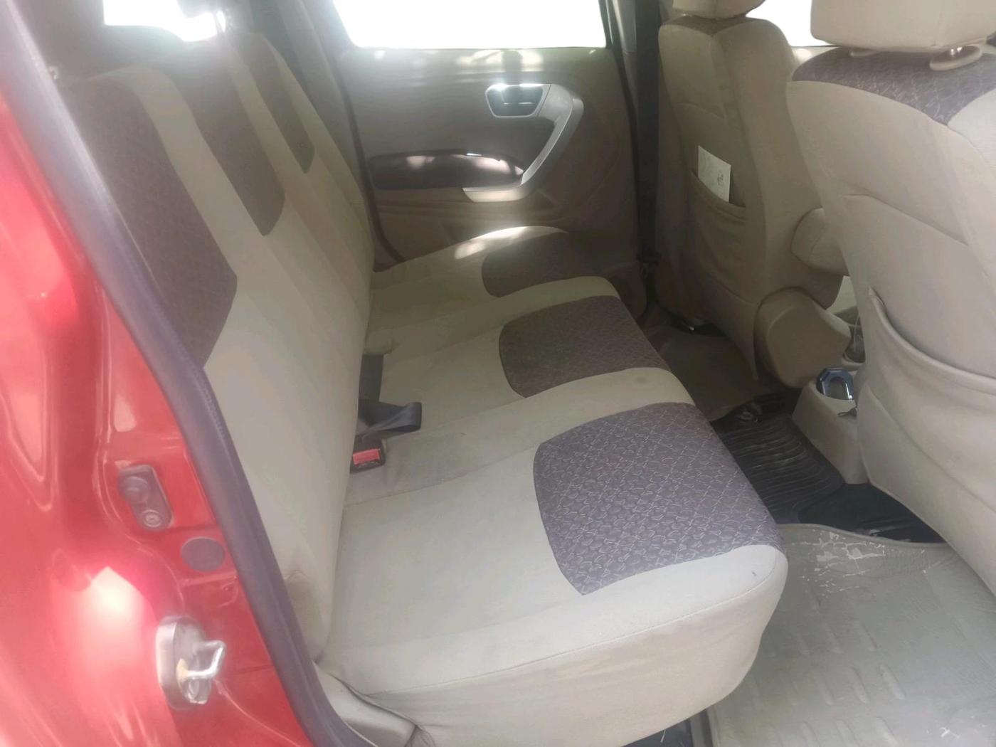 2016 Mahindra TUV300 T8, Diesel, Manual, 69,062 km, interior