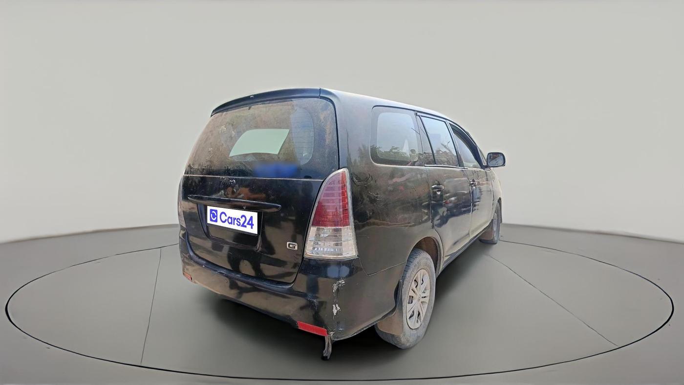 2011 Toyota Innova 2.5 E 7 STR, Diesel, Manual, 2,76,380 km, exterior