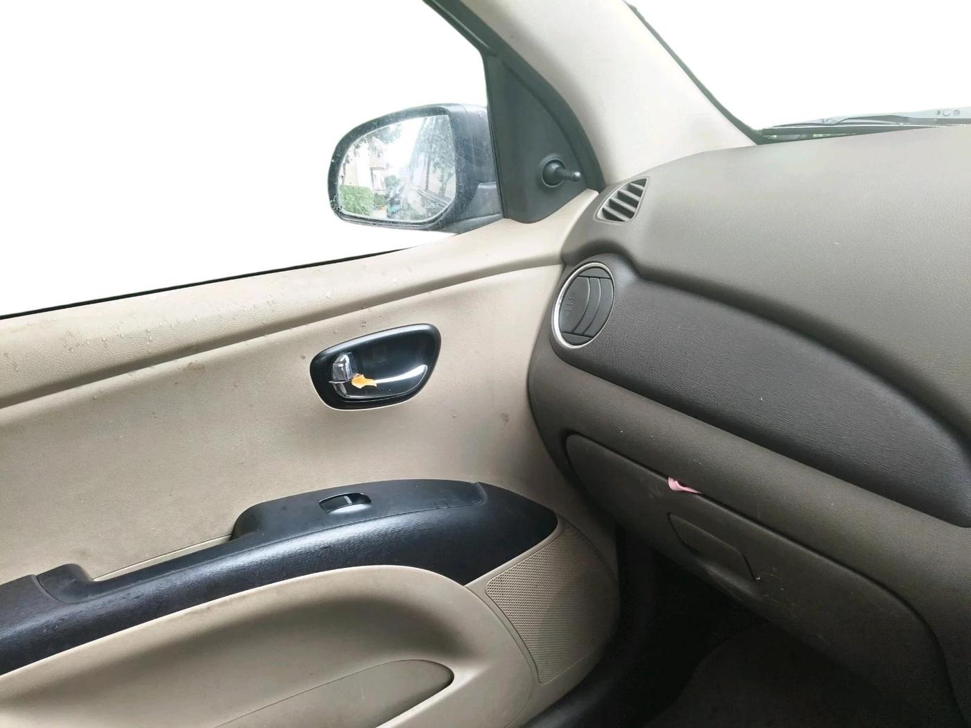 2012 Hyundai i10 MAGNA 1.2, Petrol, Manual, 51,206 km, interior