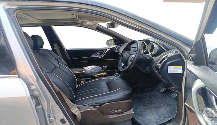 2016 Mahindra XUV500 W10, Diesel, Manual, 1,41,137 km, interior