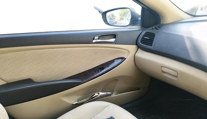 2013 Hyundai Verna FLUIDIC 1.6 CRDI SX, Diesel, Manual, 1,04,863 km, interior