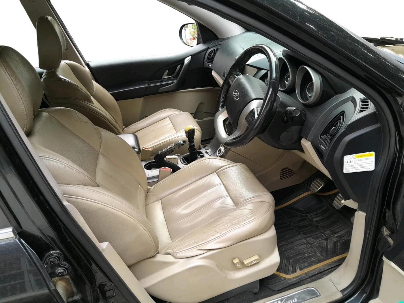 2018 Mahindra XUV500 W10 1.99, Diesel, Manual, 1,68,174 km, interior