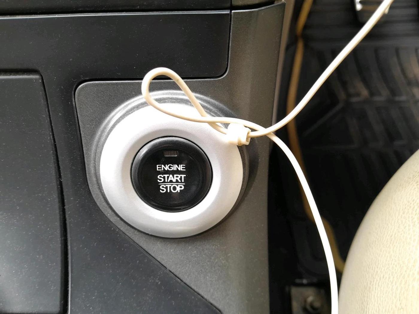 2018 Mahindra XUV500 W10 1.99, Diesel, Manual, 1,68,174 km, interior
