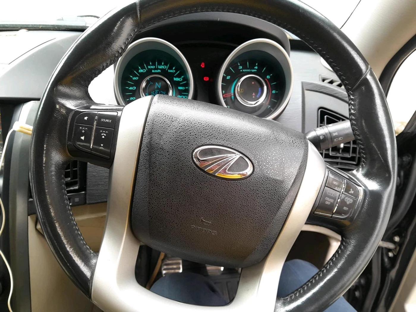 2018 Mahindra XUV500 W10 1.99, Diesel, Manual, 1,68,174 km, interior