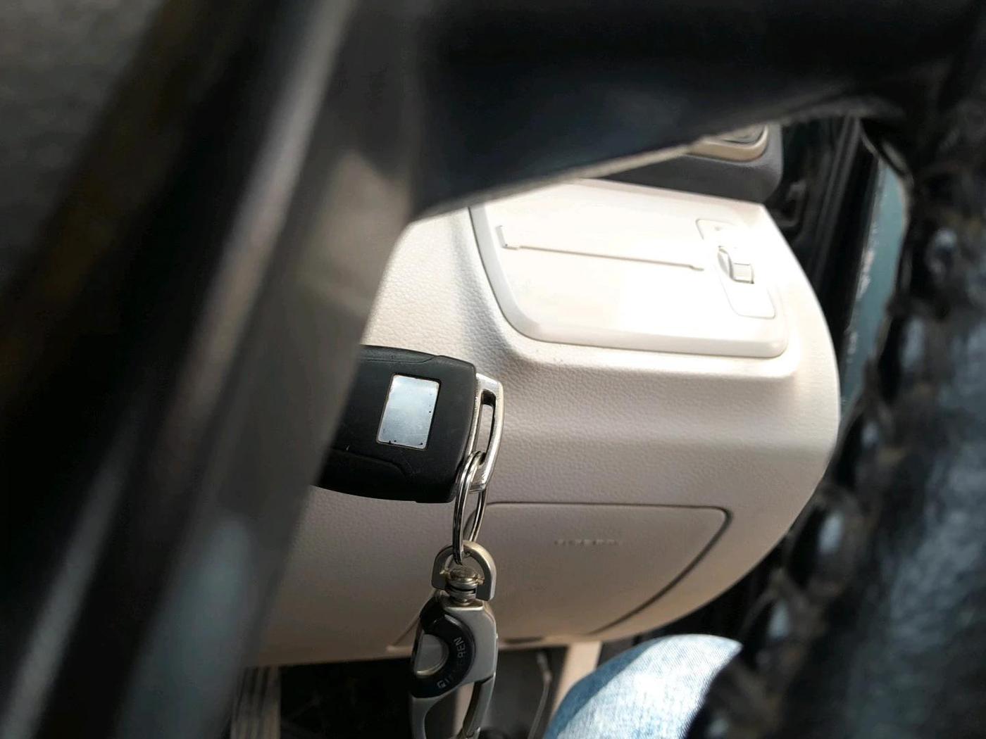 2019 Mahindra XUV300 W6 1.5 DIESEL, Diesel, Manual, 75,459 km, interior