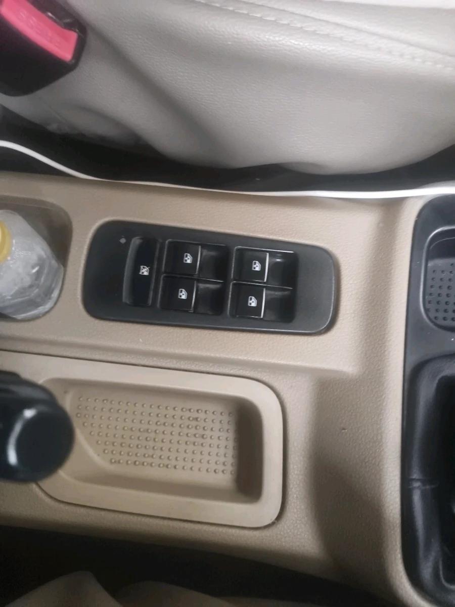 2016 Mahindra TUV300 T6, Diesel, Manual, 1,02,430 km, interior