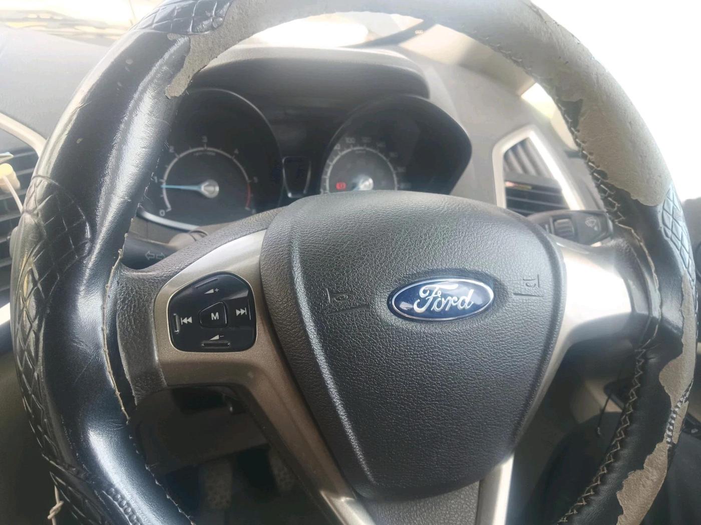 2015 Ford Ecosport AMBIENTE 1.5L DIESEL, Diesel, Manual, 1,15,558 km, interior