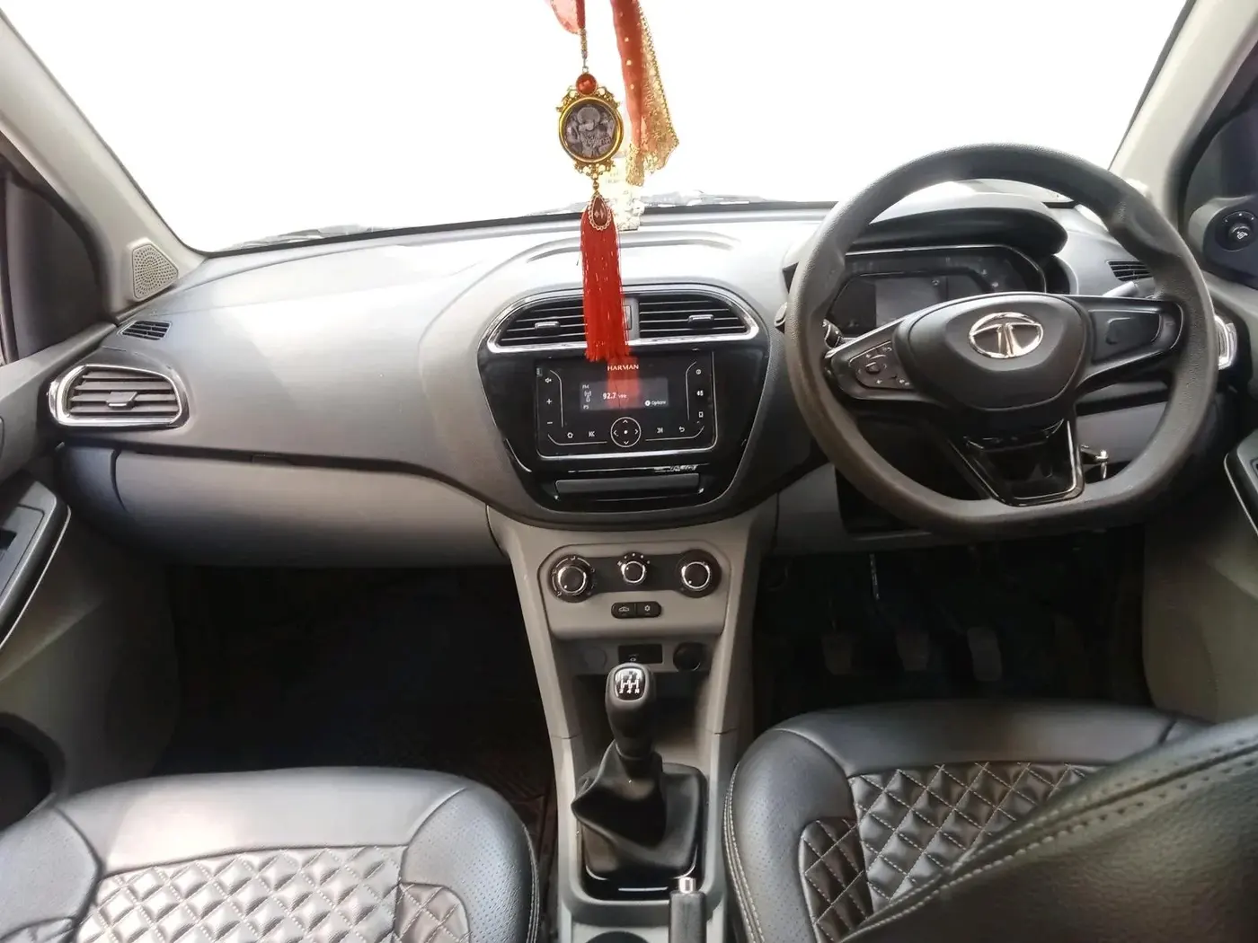 2023 Tata Tiago XT PETROL, Petrol, Manual, 26,864 km, interior