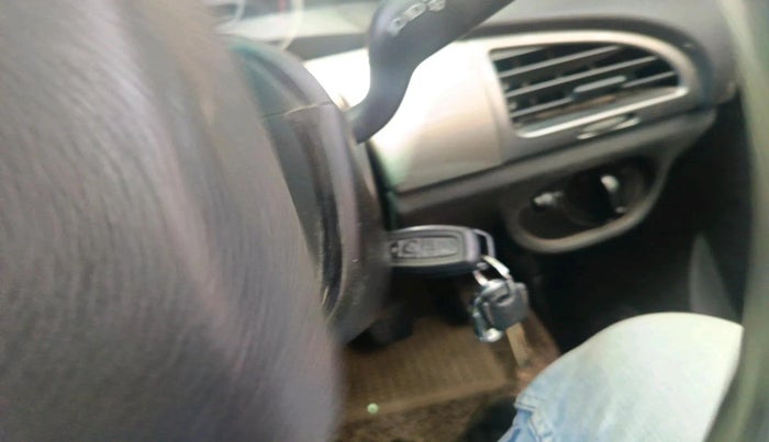 2015 Tata Safari Storme 2.2 EX 4X2, Diesel, Manual, 1,08,829 km, interior