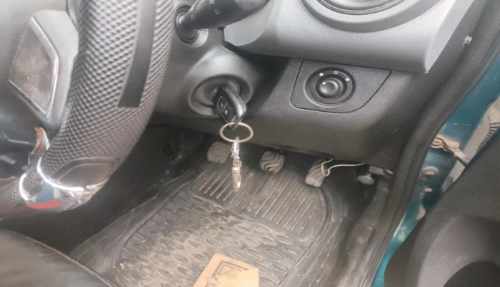 2022 Renault Kwid RXT 1.0 (O), Petrol, Manual, 32,220 km, interior