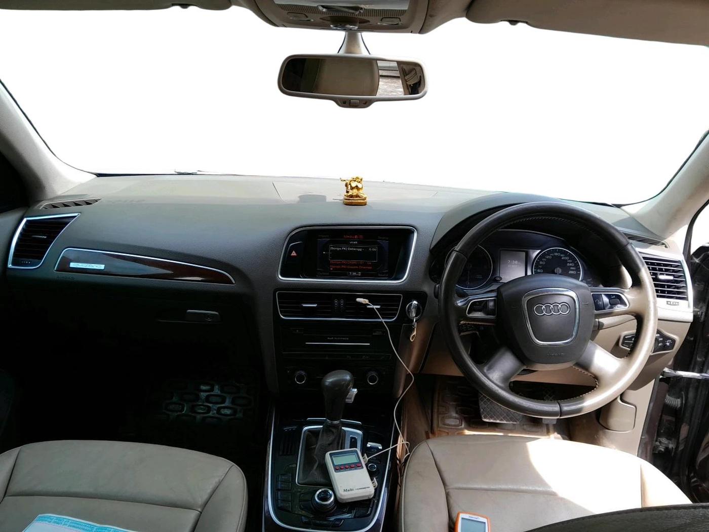 2012 Audi Q5 2.0 TDI QUATTRO, Diesel, Automatic, 1,81,601 km, interior