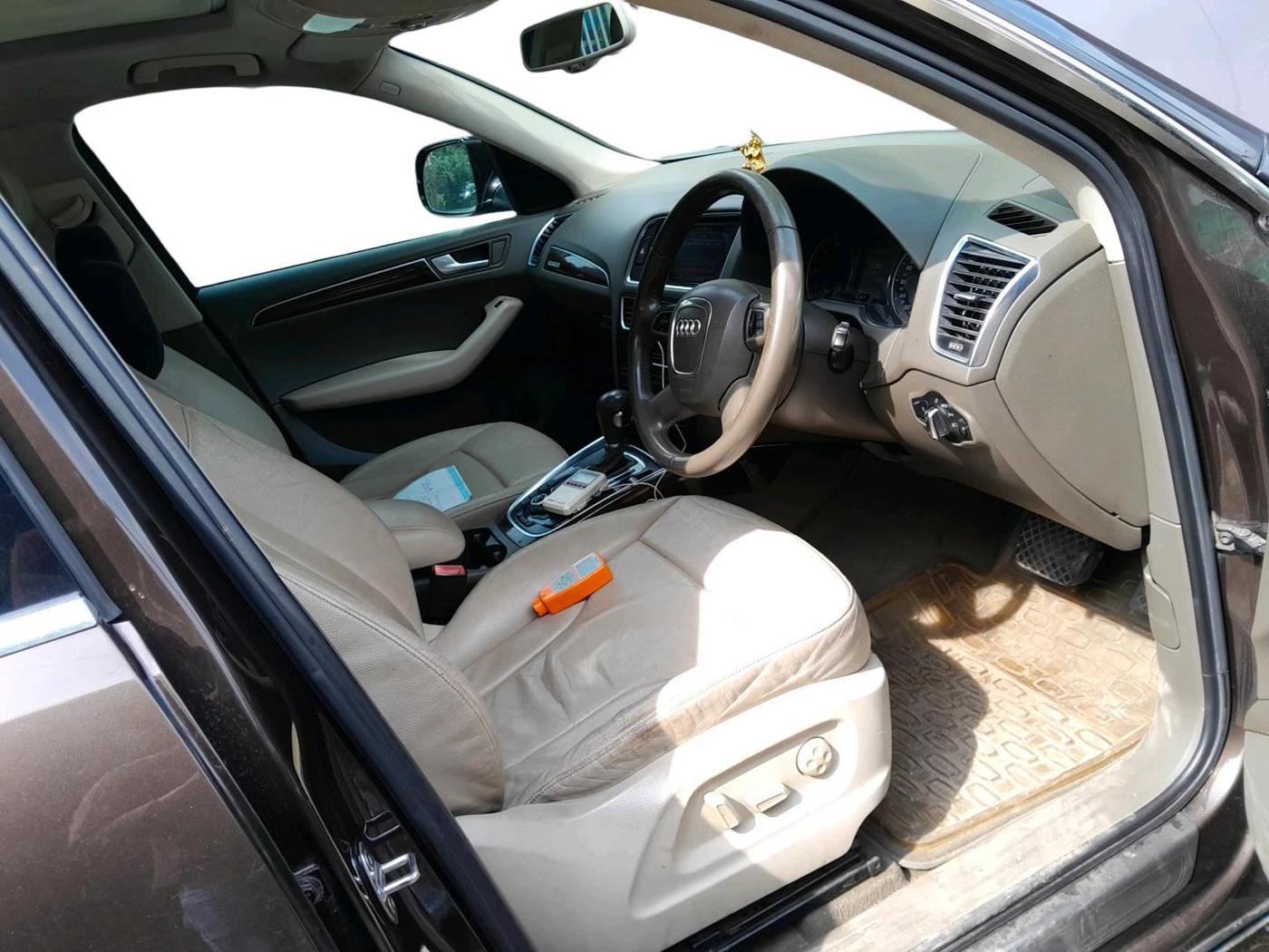 2012 Audi Q5 2.0 TDI QUATTRO, Diesel, Automatic, 1,81,601 km, interior