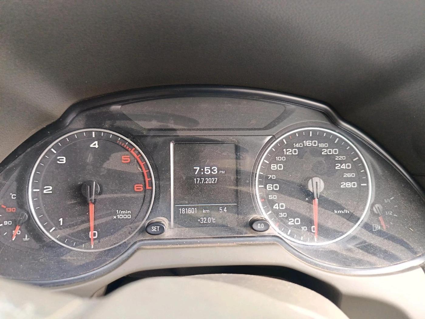 2012 Audi Q5 2.0 TDI QUATTRO, Diesel, Automatic, 1,81,601 km, interior