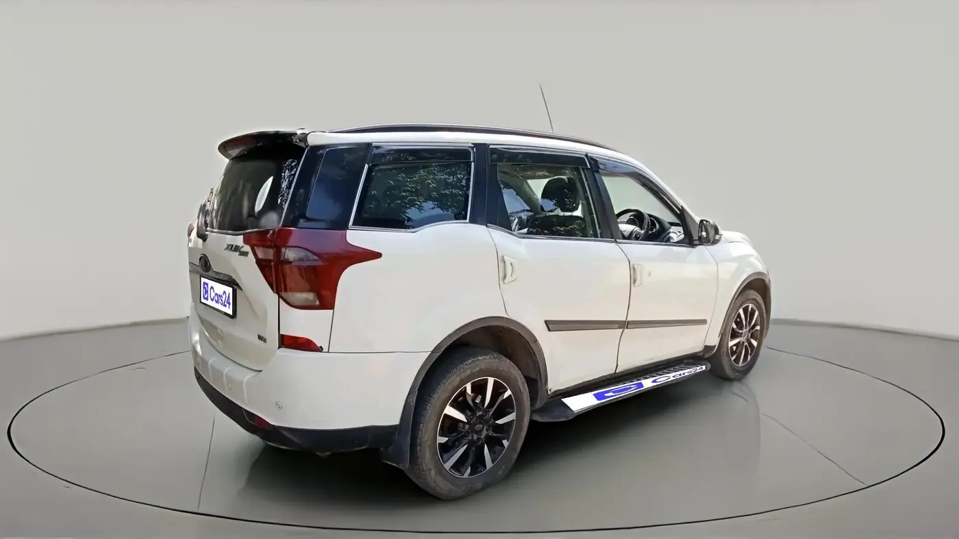 2018 Mahindra XUV500 W11, Diesel, Manual, 1,49,275 km, exterior