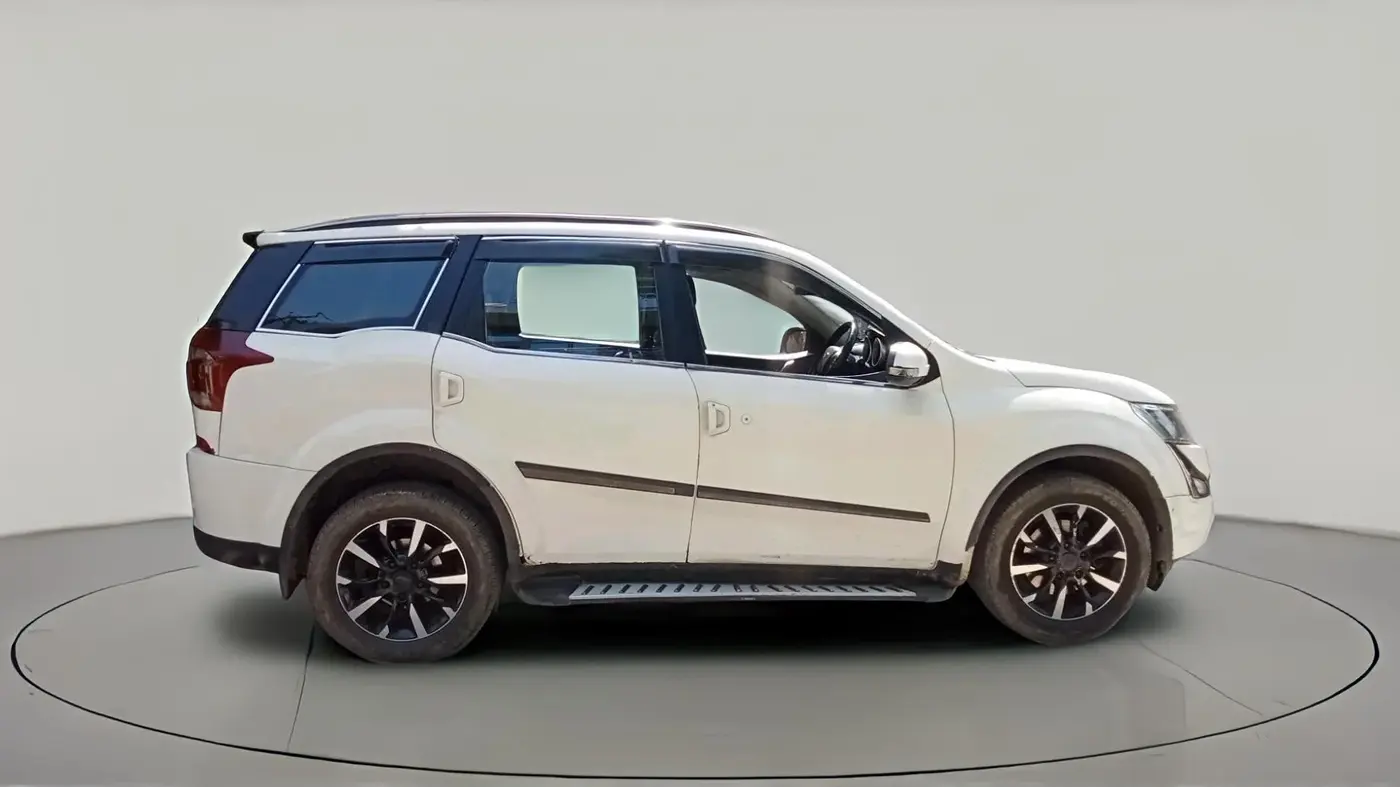 2018 Mahindra XUV500 W11, Diesel, Manual, 1,49,275 km, exterior