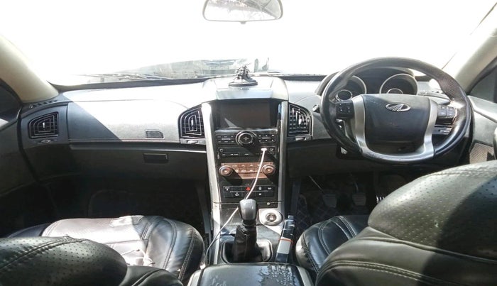 2018 Mahindra XUV500 W11, Diesel, Manual, 1,49,275 km, interior