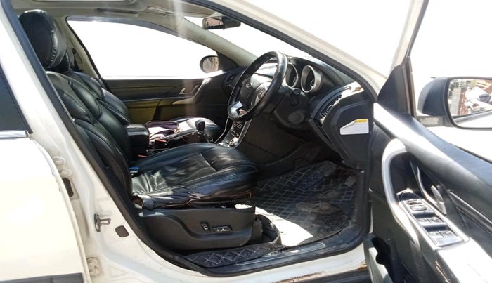 2018 Mahindra XUV500 W11, Diesel, Manual, 1,49,275 km, interior