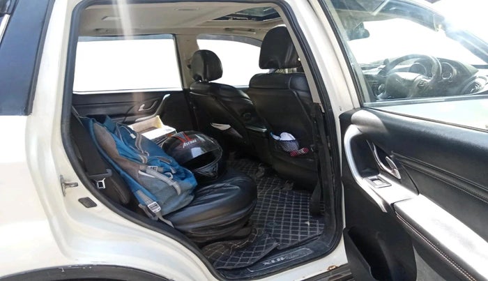 2018 Mahindra XUV500 W11, Diesel, Manual, 1,49,275 km, interior