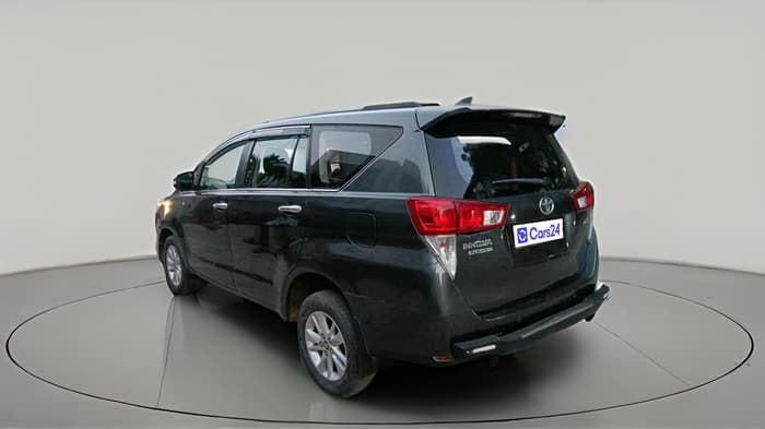 2017 Toyota Innova Crysta 2.4 VX 8 STR, Diesel, Manual, 1,35,232 km, exterior