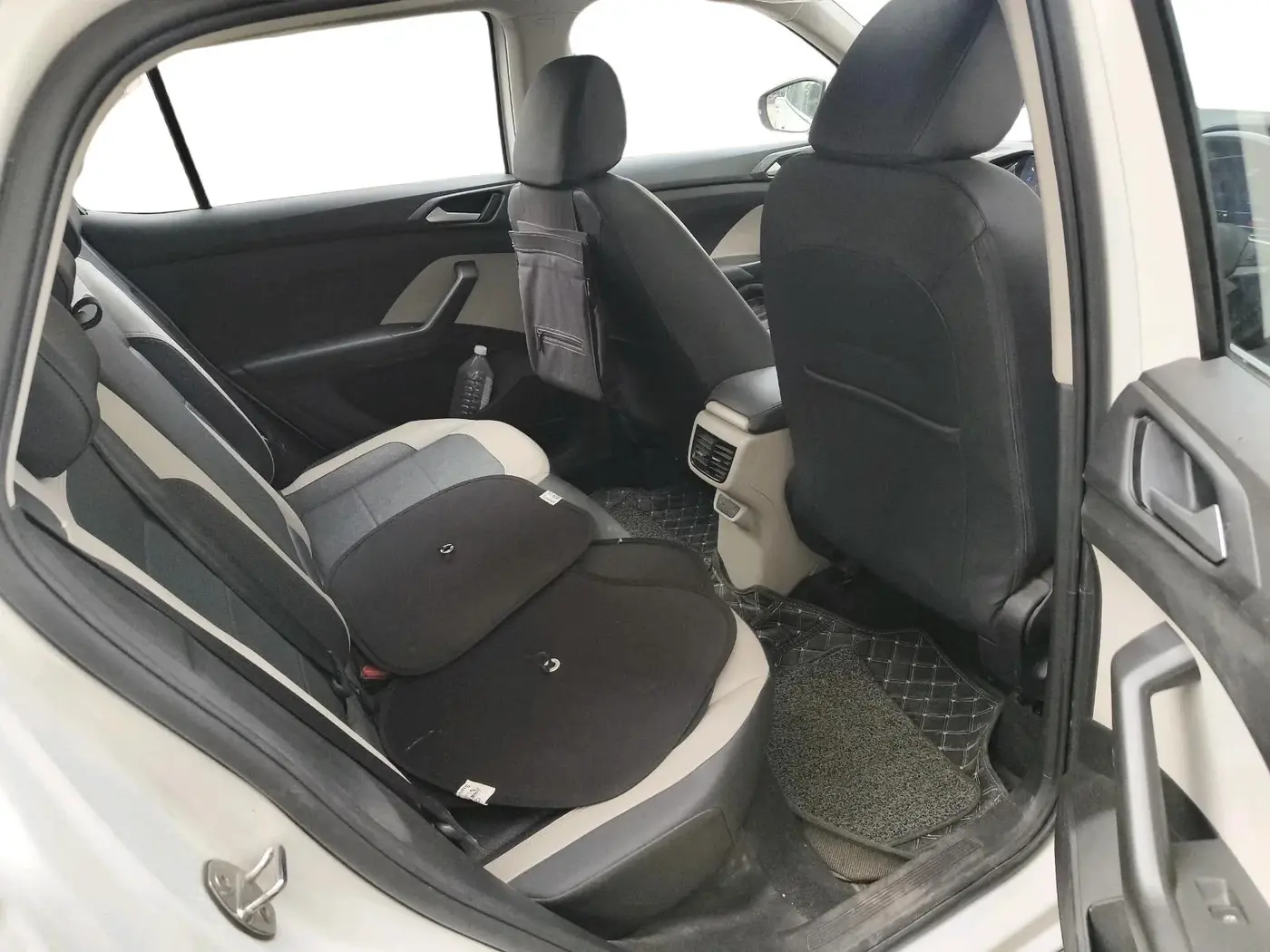2023 Volkswagen TAIGUN TOPLINE 1.0 TSI MT, Petrol, Manual, 43,895 km, interior