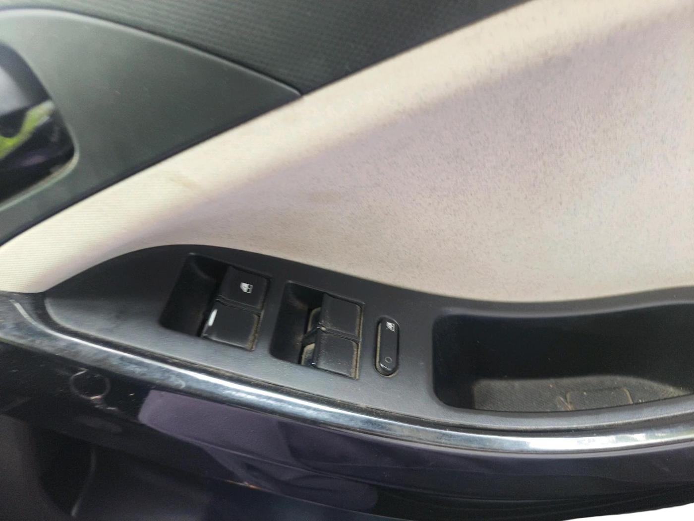 2023 Tata NEXON PURE SUNROOF 1.2 PETROL, Petrol, Manual, 48,817 km, interior