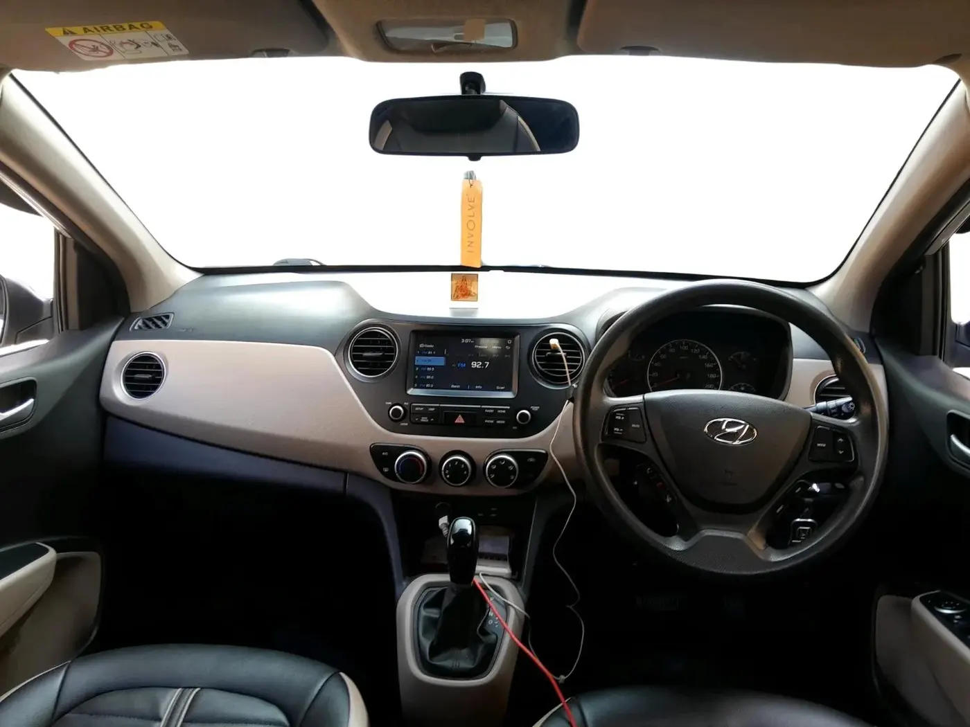 2017 Hyundai Grand i10 SPORTZ (O) AT 1.2 KAPPA VTVT, CNG, Automatic, 37,401 km, interior