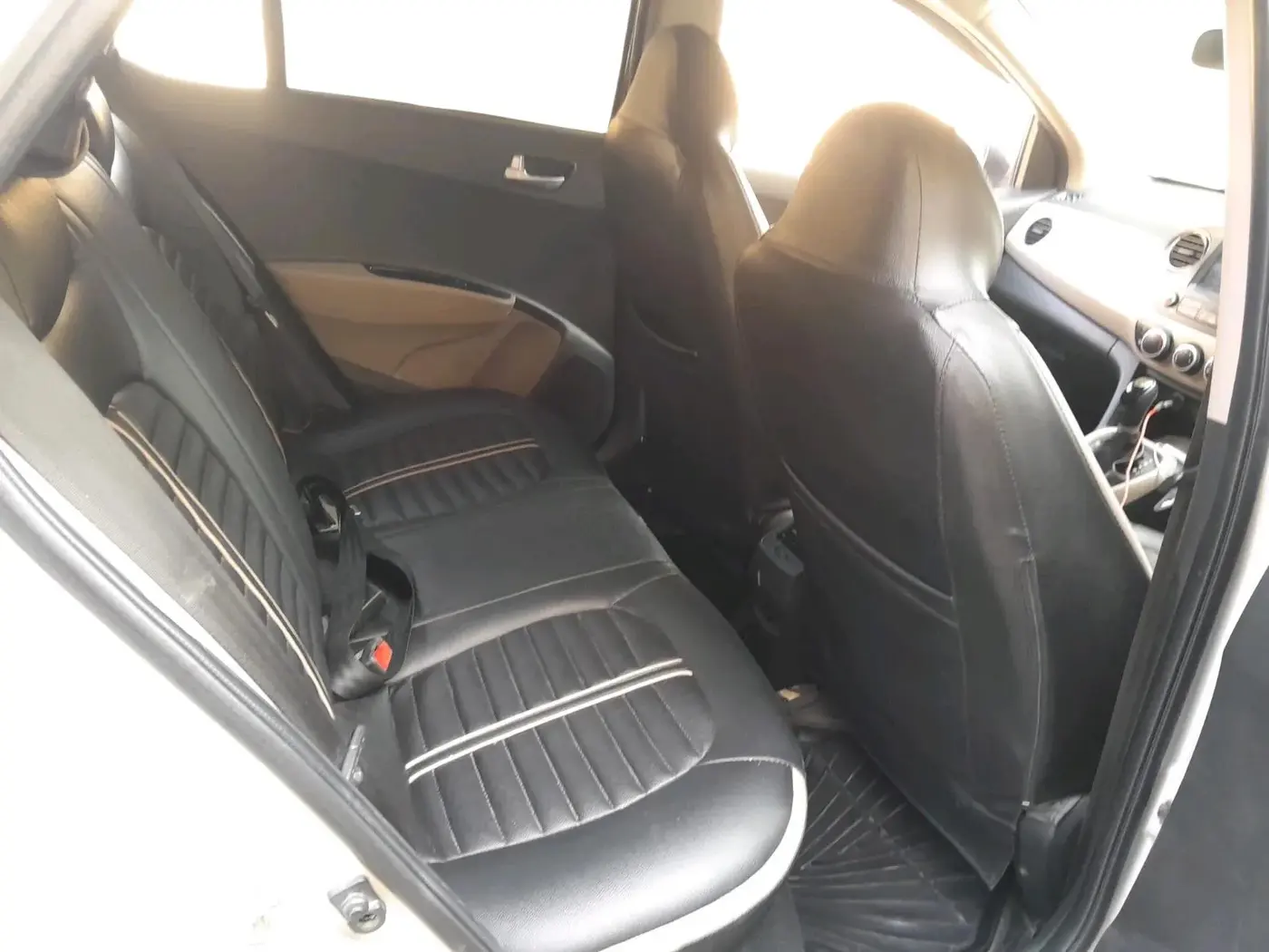 2017 Hyundai Grand i10 SPORTZ (O) AT 1.2 KAPPA VTVT, CNG, Automatic, 37,401 km, interior