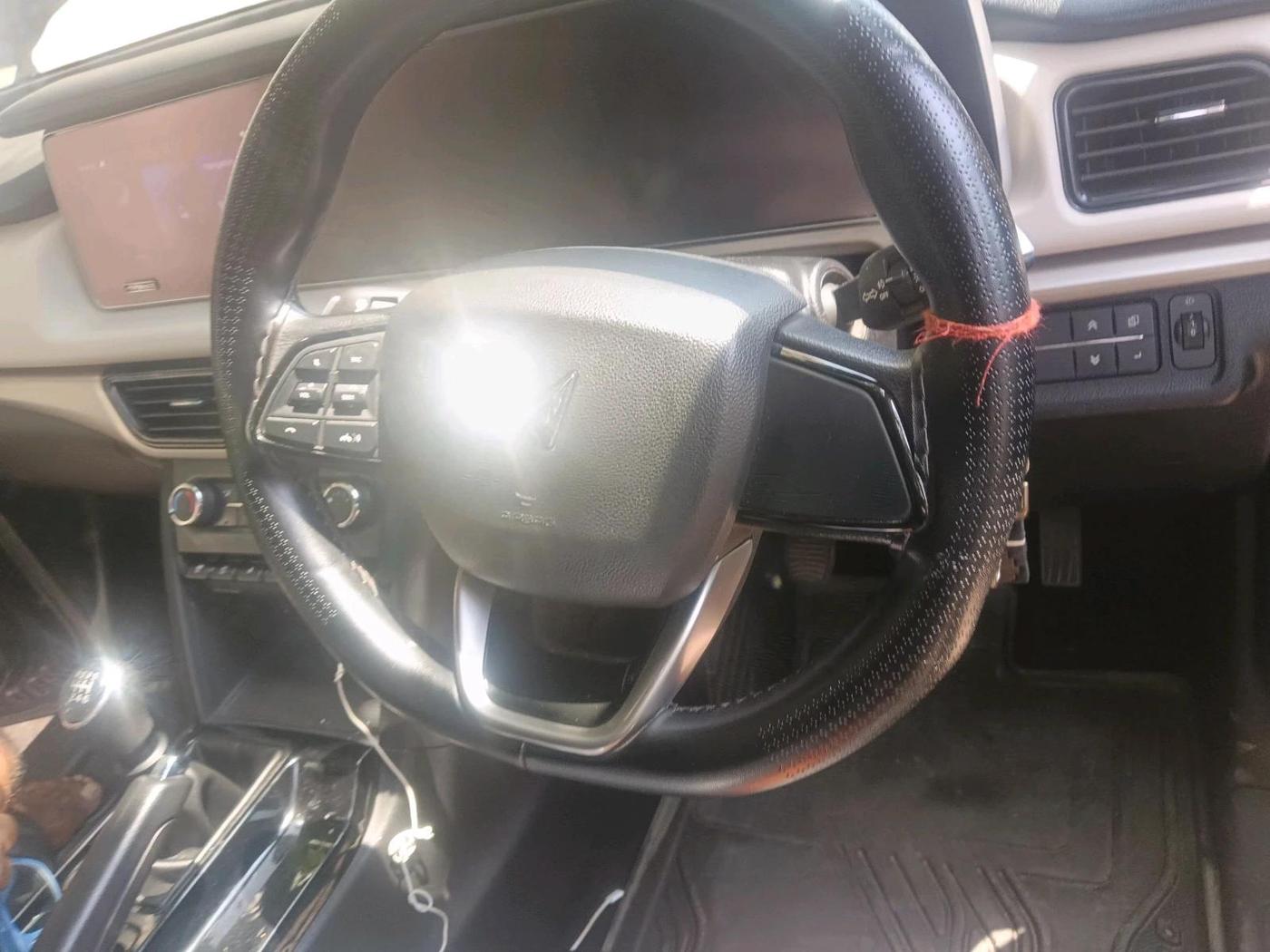 2022 Mahindra XUV700 AX 3 D MT 7 STR, Diesel, Manual, 69,942 km, interior