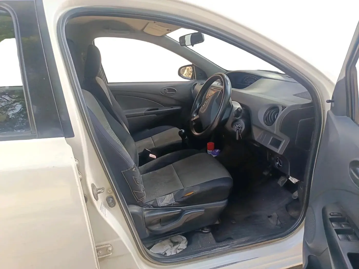 2013 Toyota Etios Liva G, Petrol, Manual, 1,19,166 km, interior