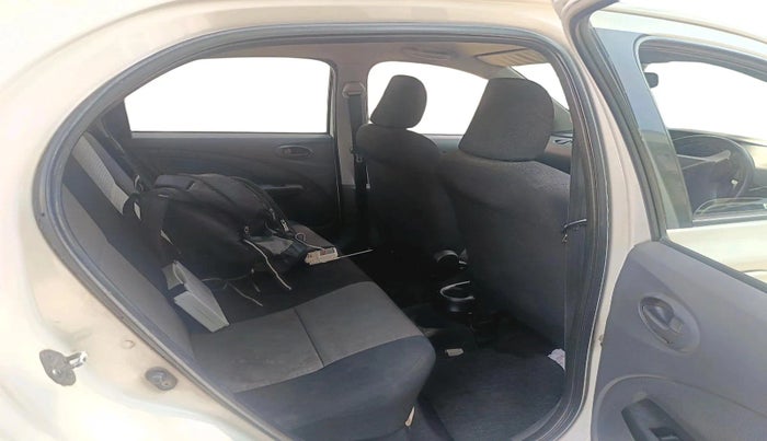 2013 Toyota Etios Liva G, Petrol, Manual, 1,19,166 km, interior