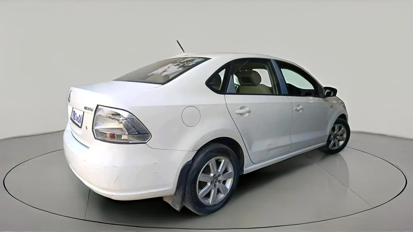 2011 Volkswagen Vento HIGHLINE 1.6 MPI, Petrol, Manual, 72,424 km, exterior