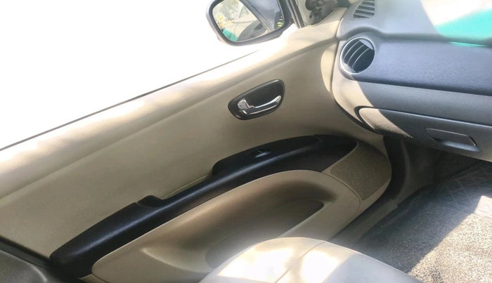 2013 Hyundai i10 SPORTZ 1.2, Petrol, Manual, 76,663 km, interior