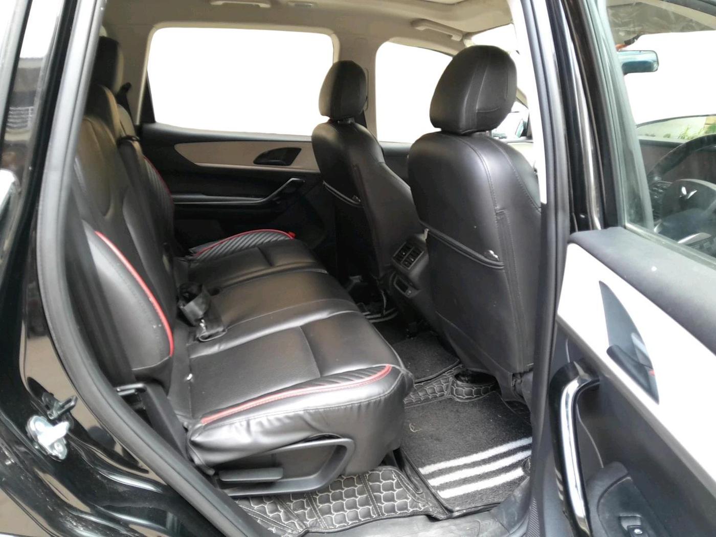 2025 Mahindra XUV700 AX 5 D MT 7 STR, Diesel, Manual, 31,218 km, interior