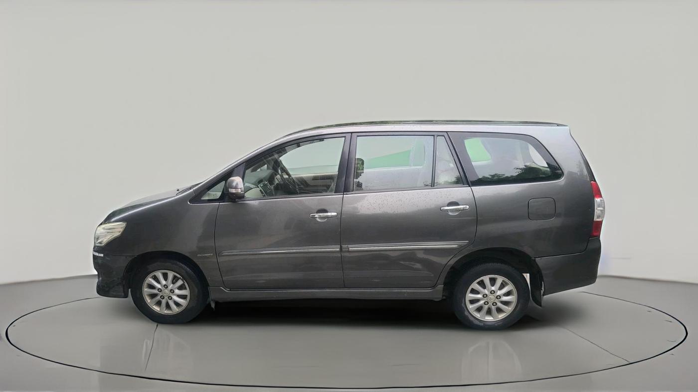 2012 Toyota Innova 2.5 VX 8 STR, Diesel, Manual, 1,77,251 km, exterior