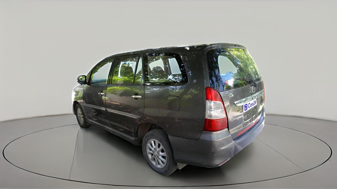 2012 Toyota Innova 2.5 VX 8 STR, Diesel, Manual, 1,77,251 km, exterior
