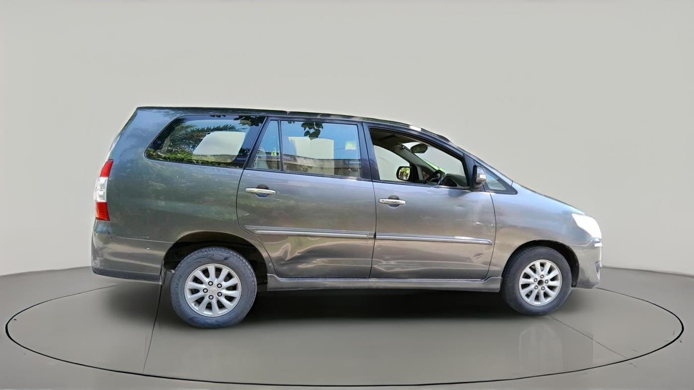 2012 Toyota Innova 2.5 VX 8 STR, Diesel, Manual, 1,77,251 km, exterior