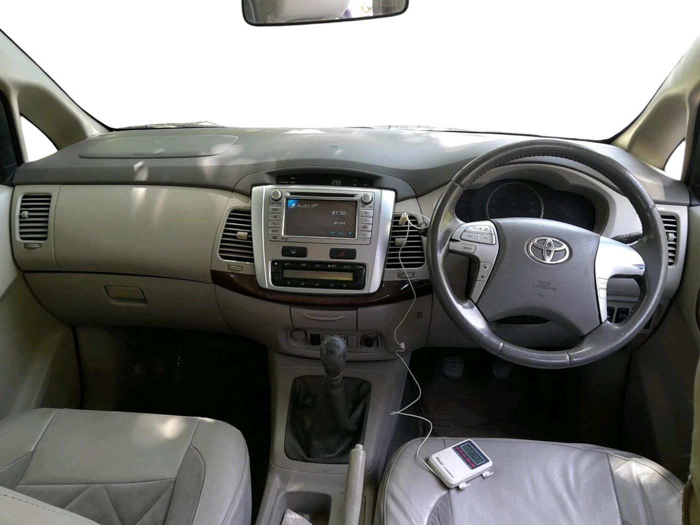 2012 Toyota Innova 2.5 VX 8 STR, Diesel, Manual, 1,77,251 km, interior