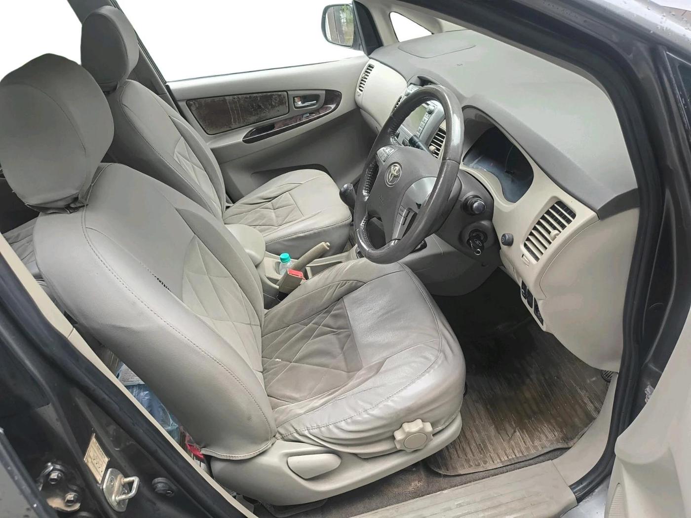 2012 Toyota Innova 2.5 VX 8 STR, Diesel, Manual, 1,77,251 km, interior