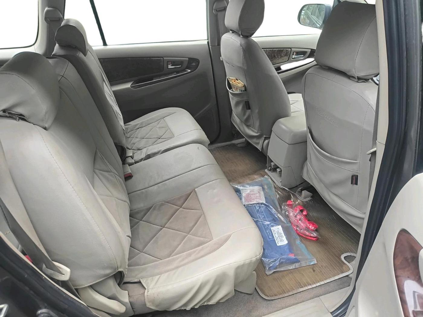 2012 Toyota Innova 2.5 VX 8 STR, Diesel, Manual, 1,77,251 km, interior
